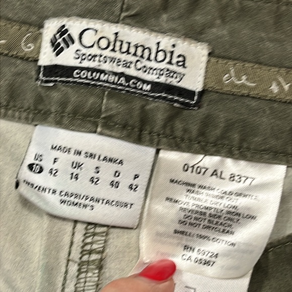 Y2K Columbia army GREEN capri pants canvas light weight zip pockets size 10 hike - Picture 16 of 16